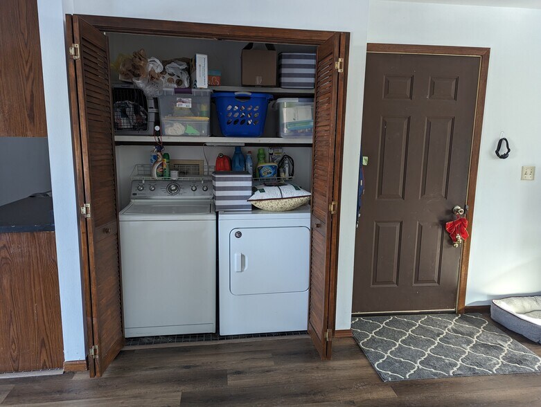 In-Unit Washer, Dryer, & Storage - 6157 S 42nd St