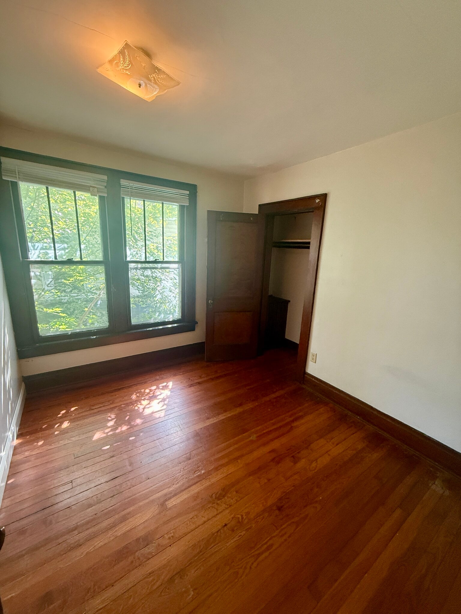 Building Photo - 468 E Tompkins St