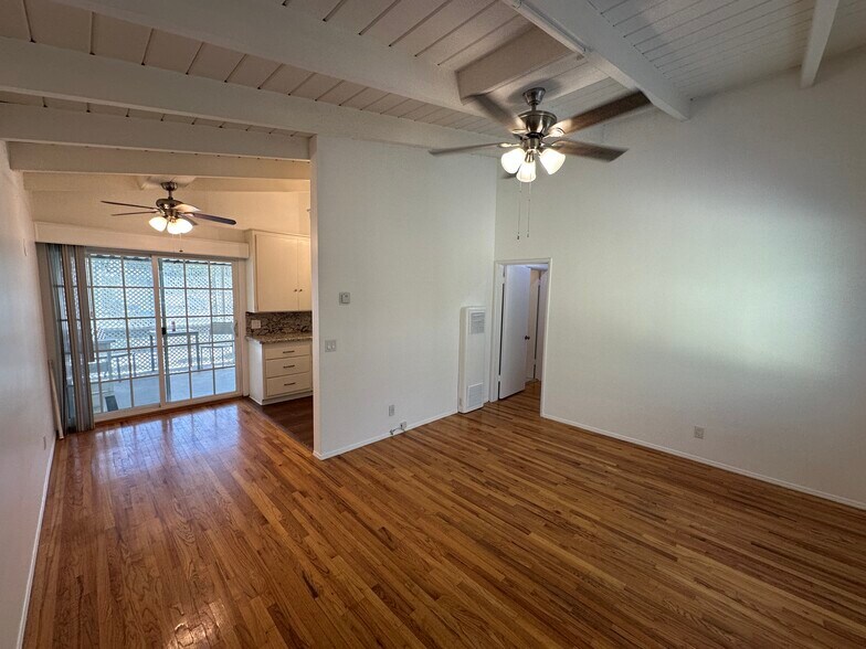 Building Photo - 1711 Holly Dr