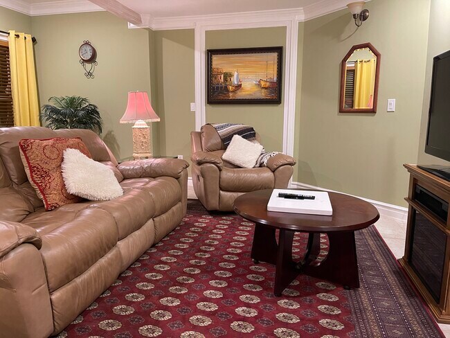 Building Photo - 1430 Juneau Way