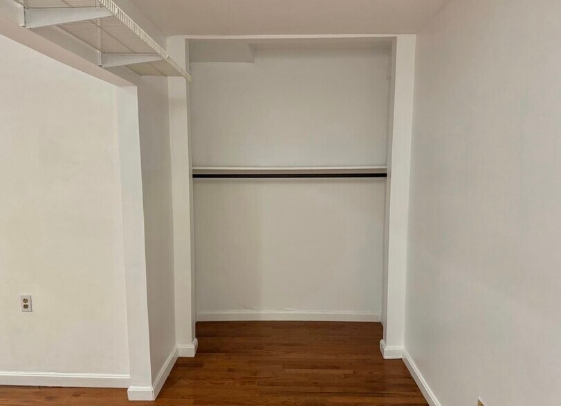 Building Photo - 390 Riverway