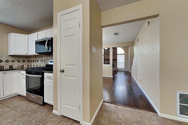 Building Photo - 151 E Pathfinders Cir