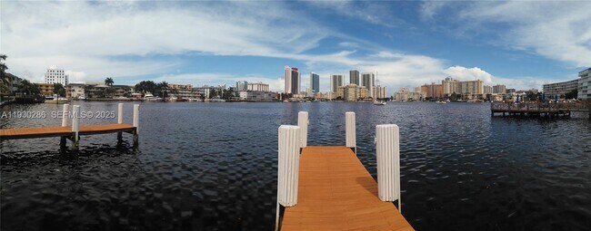 Building Photo - 450 Golden Isles Dr