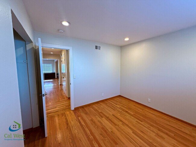 Building Photo - $5195 - 4 Bed/2 Bath Remodeled Home in Santa Clara