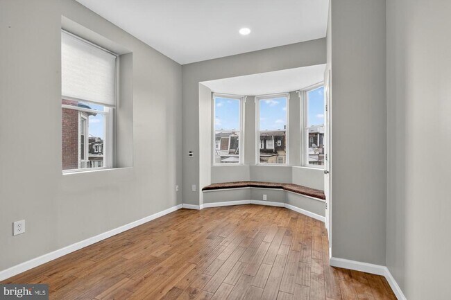 Building Photo - 4420 Chestnut St