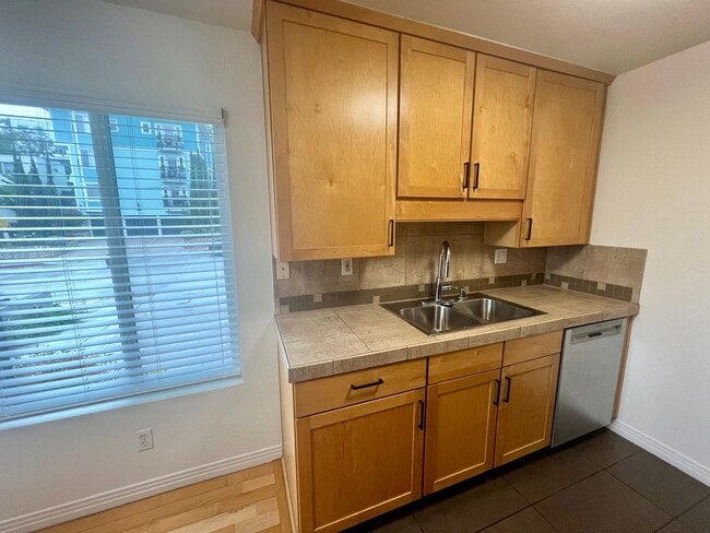 Building Photo - Beautiful 2 Bed / 2 Bath Condo in Prime Hillcrest Location – Near Balboa Park