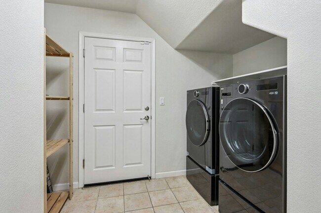 Building Photo - 5807 Via Lugano