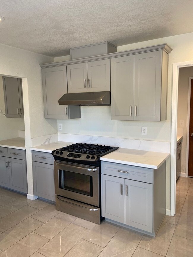 Building Photo - Folsom 3 Bdrm, 2 bath