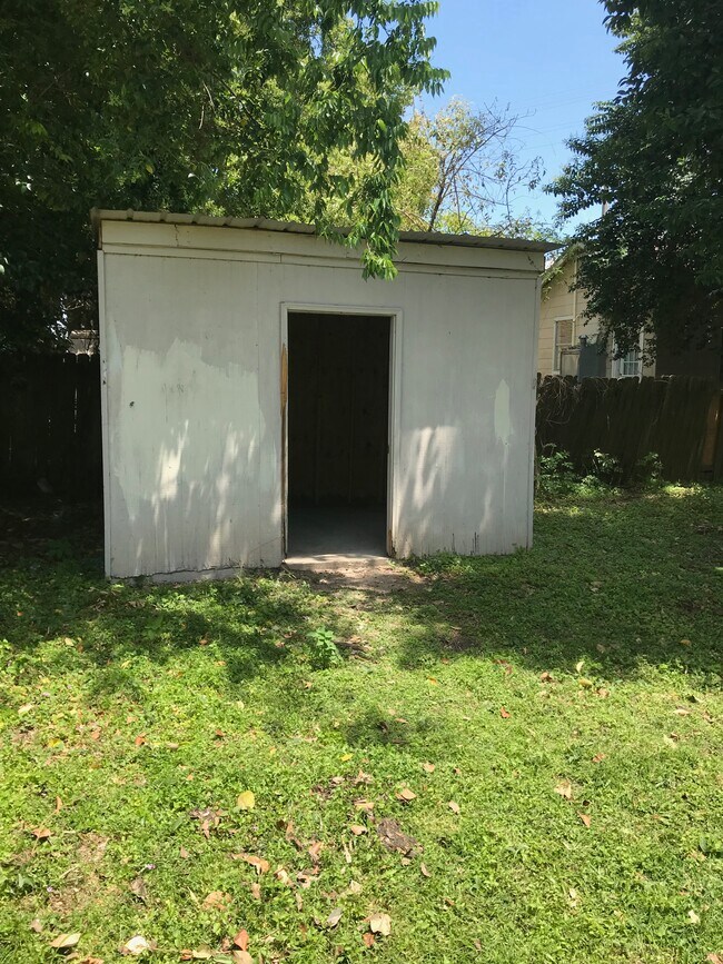 Building Photo - 39 Oak Ave