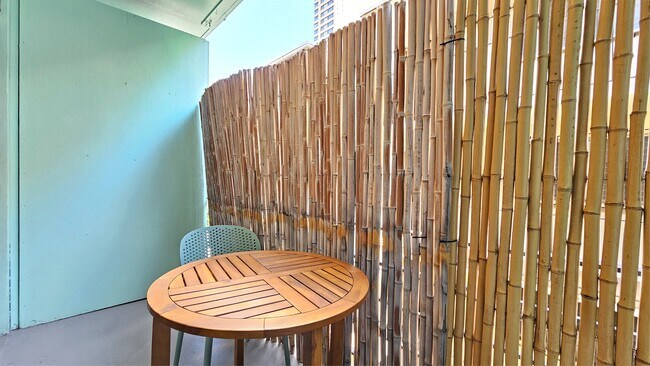 Building Photo - 432 Nmhana St