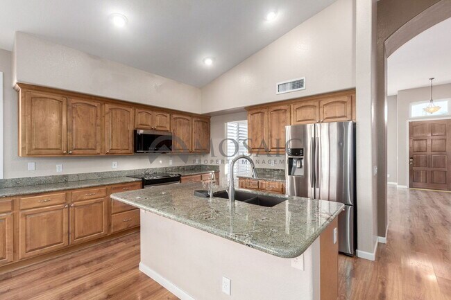 Building Photo - 2738 E Silverwood Dr