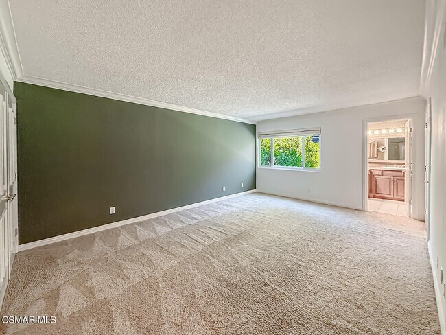 Building Photo - 2367 Silver Spring Dr