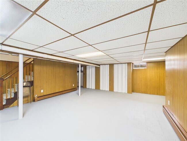 Building Photo - 449 Love Ln