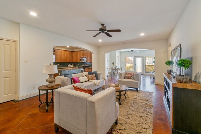 Building Photo - * MOVE IN SUMMER 7/25/2027 * 5 Bed 3 Bath ...