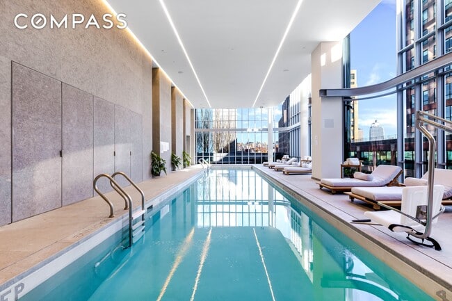 Building Photo - 565 Broome St