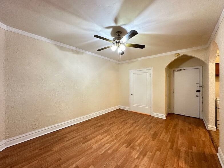 Building Photo - 4842 N Damen Ave