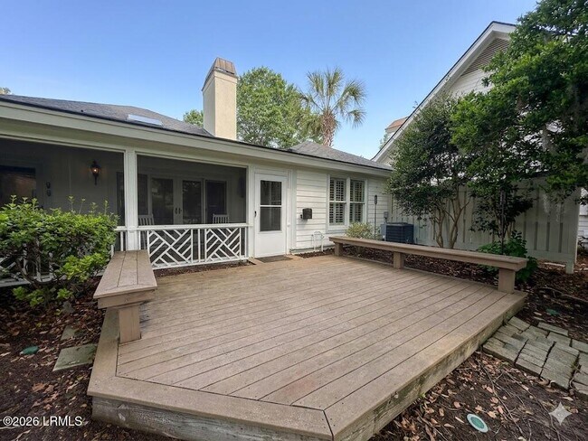 Building Photo - 1305 Rowland Dr