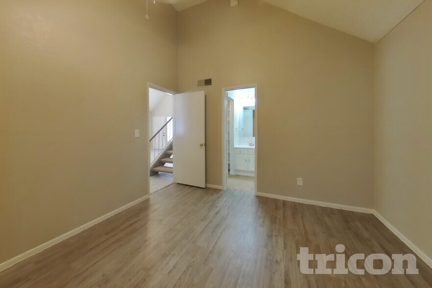 Building Photo - 2206 W Monona Dr
