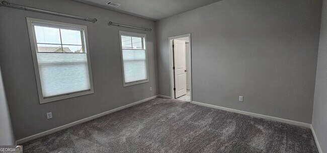 Building Photo - 352 Newshaw Dr