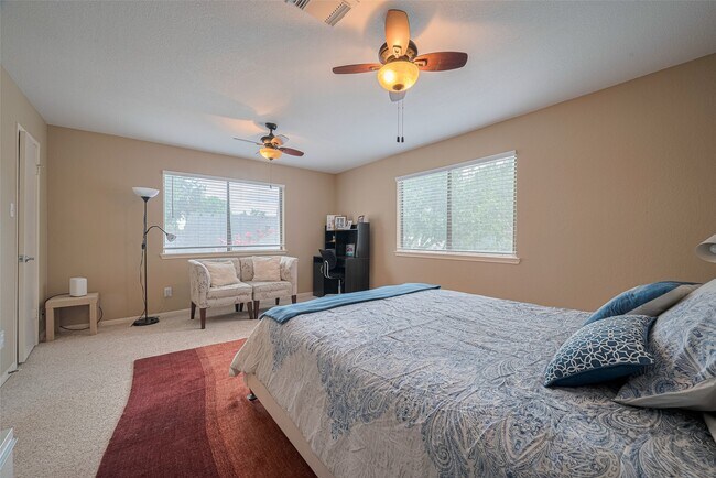 Building Photo - 12231 Carriage Hill Dr