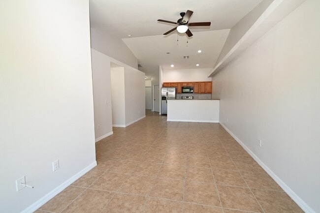 Building Photo - 613 SE 14th St