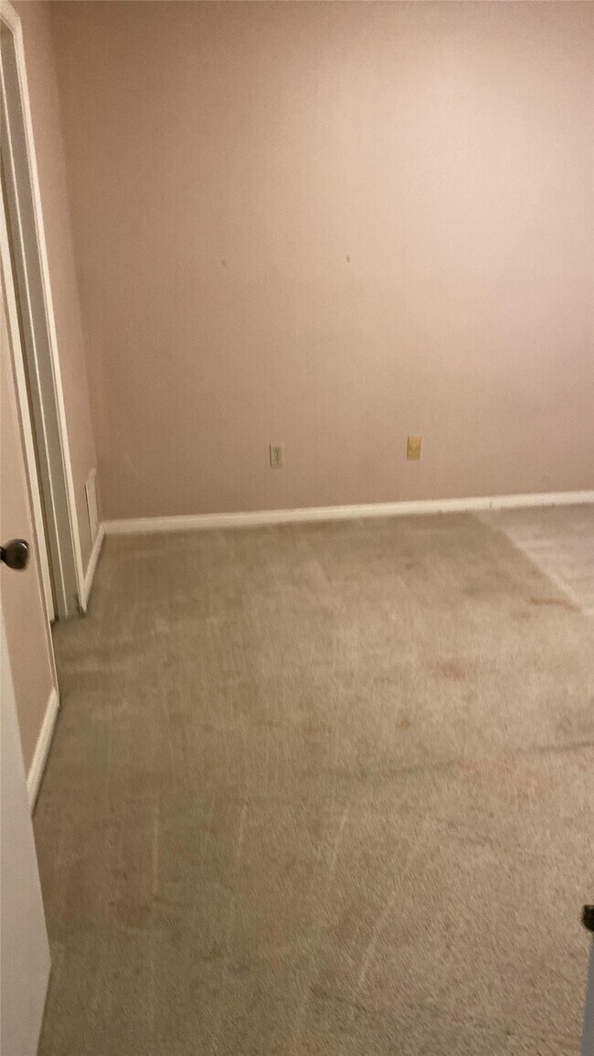 Building Photo - 11818 Plumbrook Dr