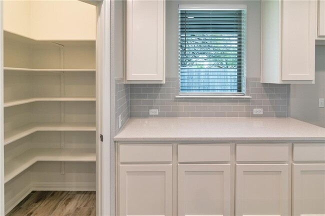 Building Photo - 124 Driftwood Hills Way