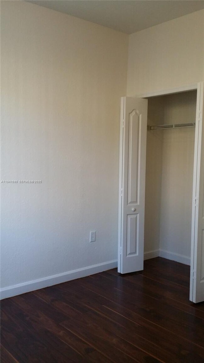 Building Photo - 1536 SE 26th St