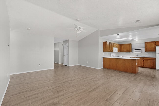 Building Photo - 16 Sheba Pl