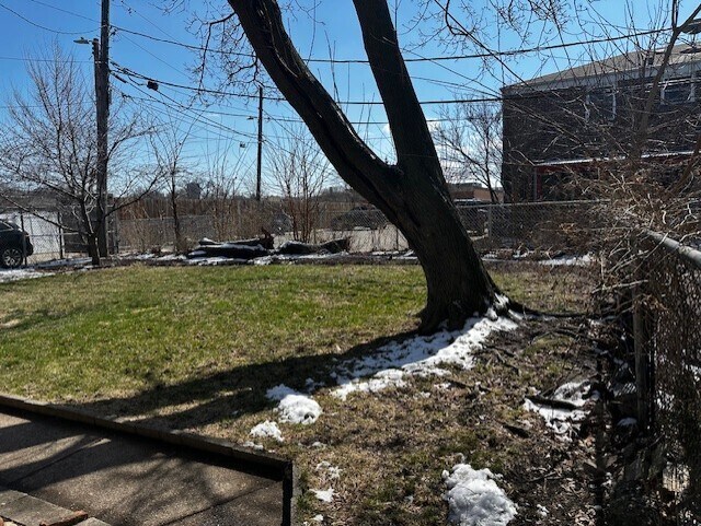 Building Photo - 1617 W Glenlake Ave