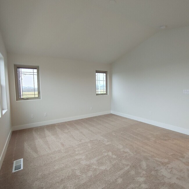 Building Photo - Modern 4BR + AC | Minutes to Hillsboro & High Tech Corridor - Coming Soon!