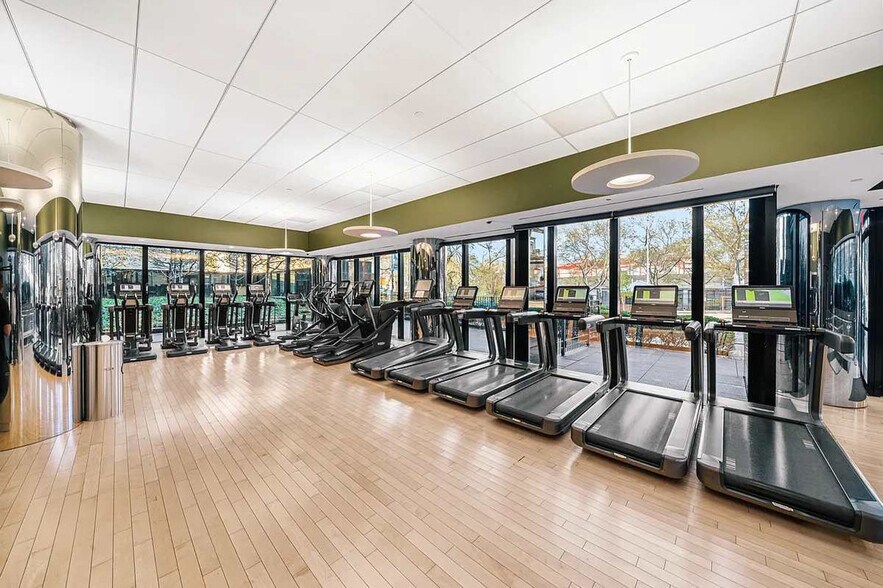 Building Photo - 420 E 61st St