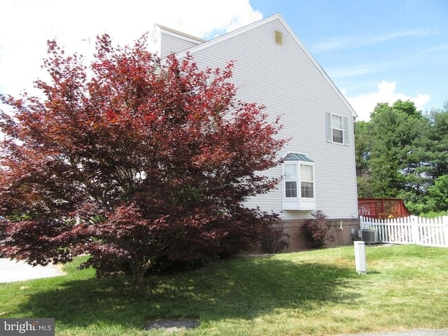 Building Photo - 1000 San Remo Ct