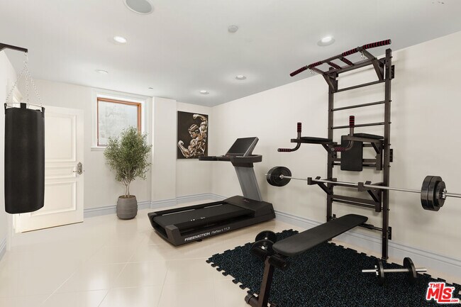 Building Photo - 2229 Summitridge Dr