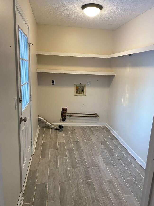 Building Photo - Updated Brick Ranch