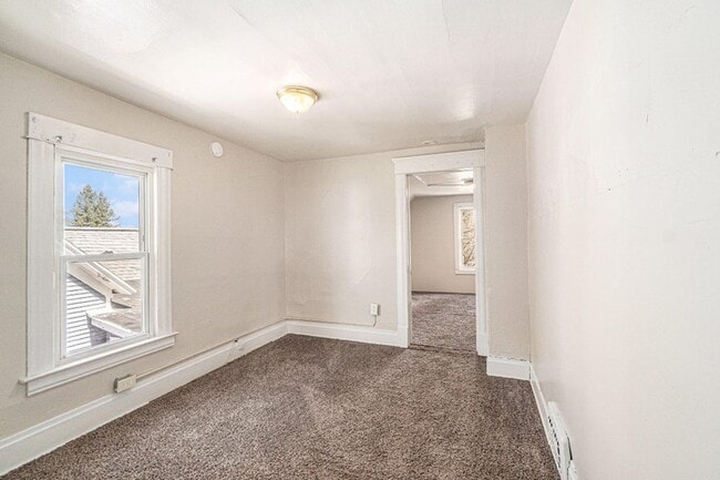 Building Photo - Single-Family Home - 4 Bedroom, 1 Bathroom