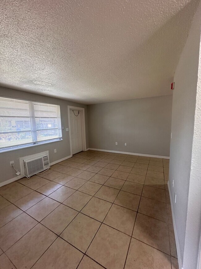 Building Photo - $500 off move in special 2 bedroom 1 bath ...