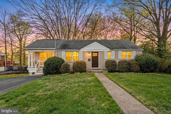 Building Photo - 2722 Woodley Pl