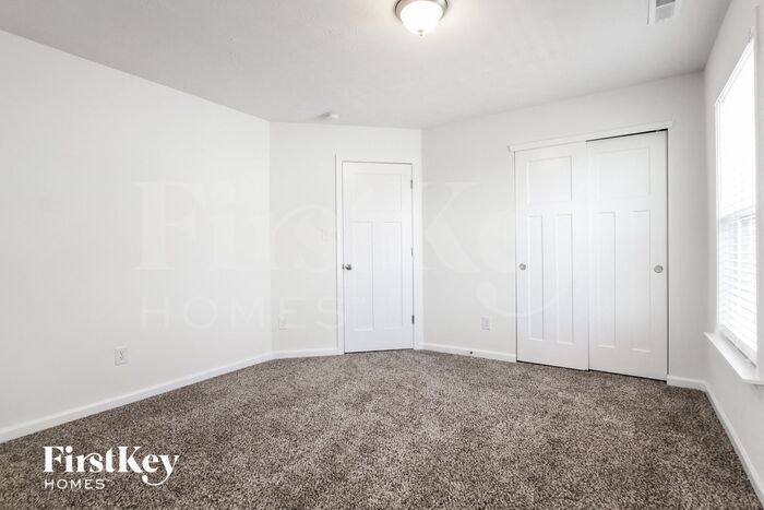 Building Photo - 7240 Lockford Walk N