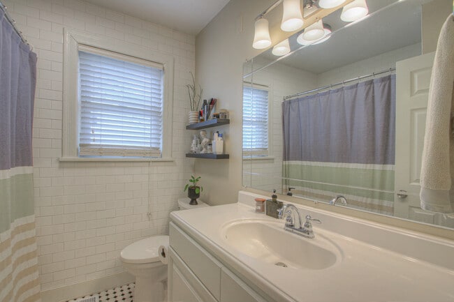 Building Photo - 1609A Cahal Ave