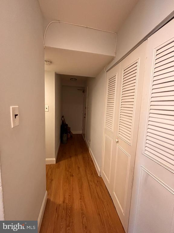 Building Photo - 2 Canterbury Square