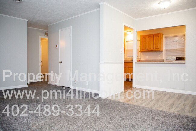 Building Photo - 2 Bedroom and 1 Bathroom Home Available For Rent!
