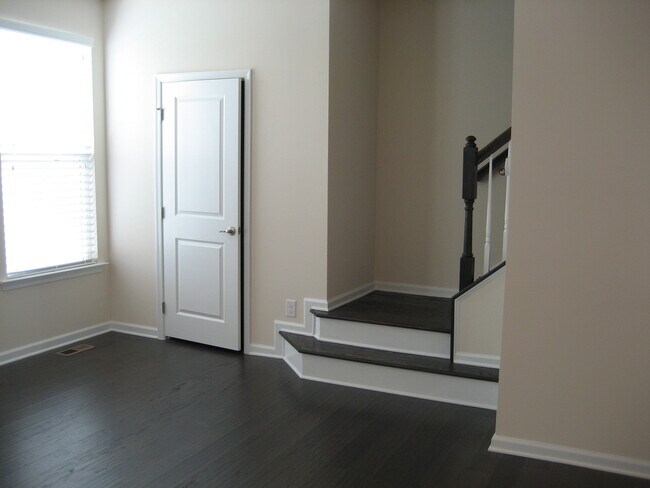 Building Photo - 360 Spring Hill Pl