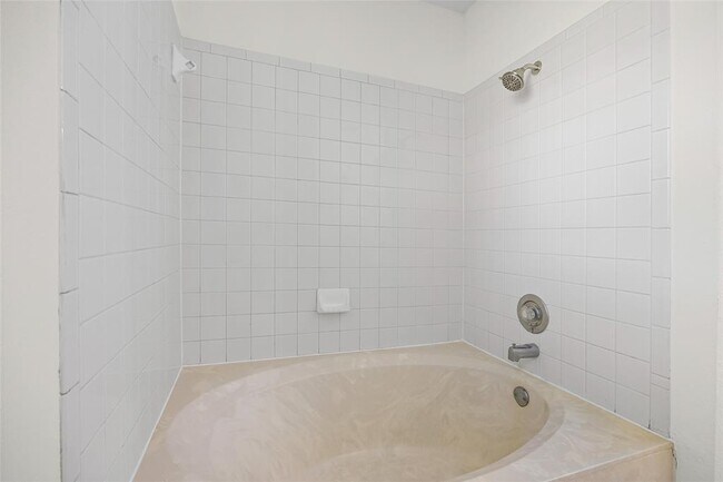 Building Photo - 806 Calico Dr