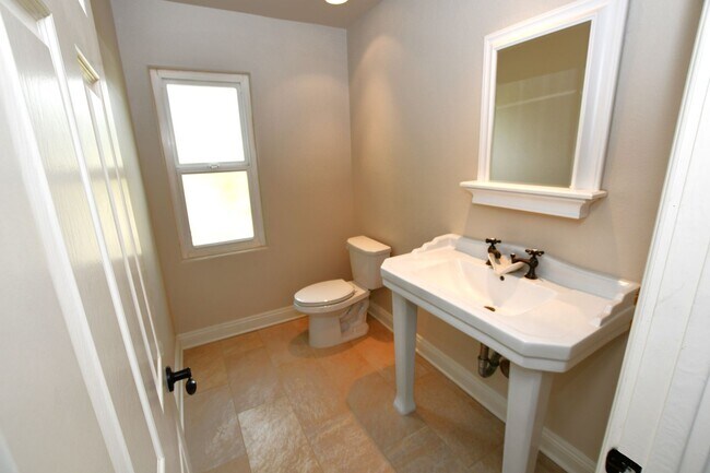 Building Photo - 6490 La Senda Ct