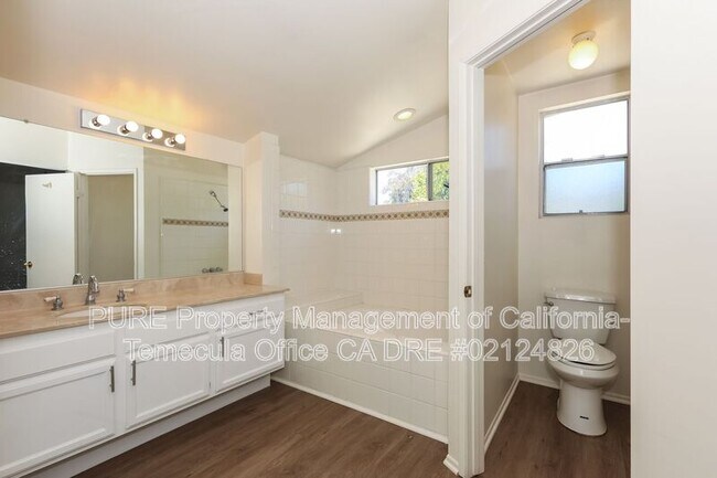 Building Photo - 39625 Almansa Ct
