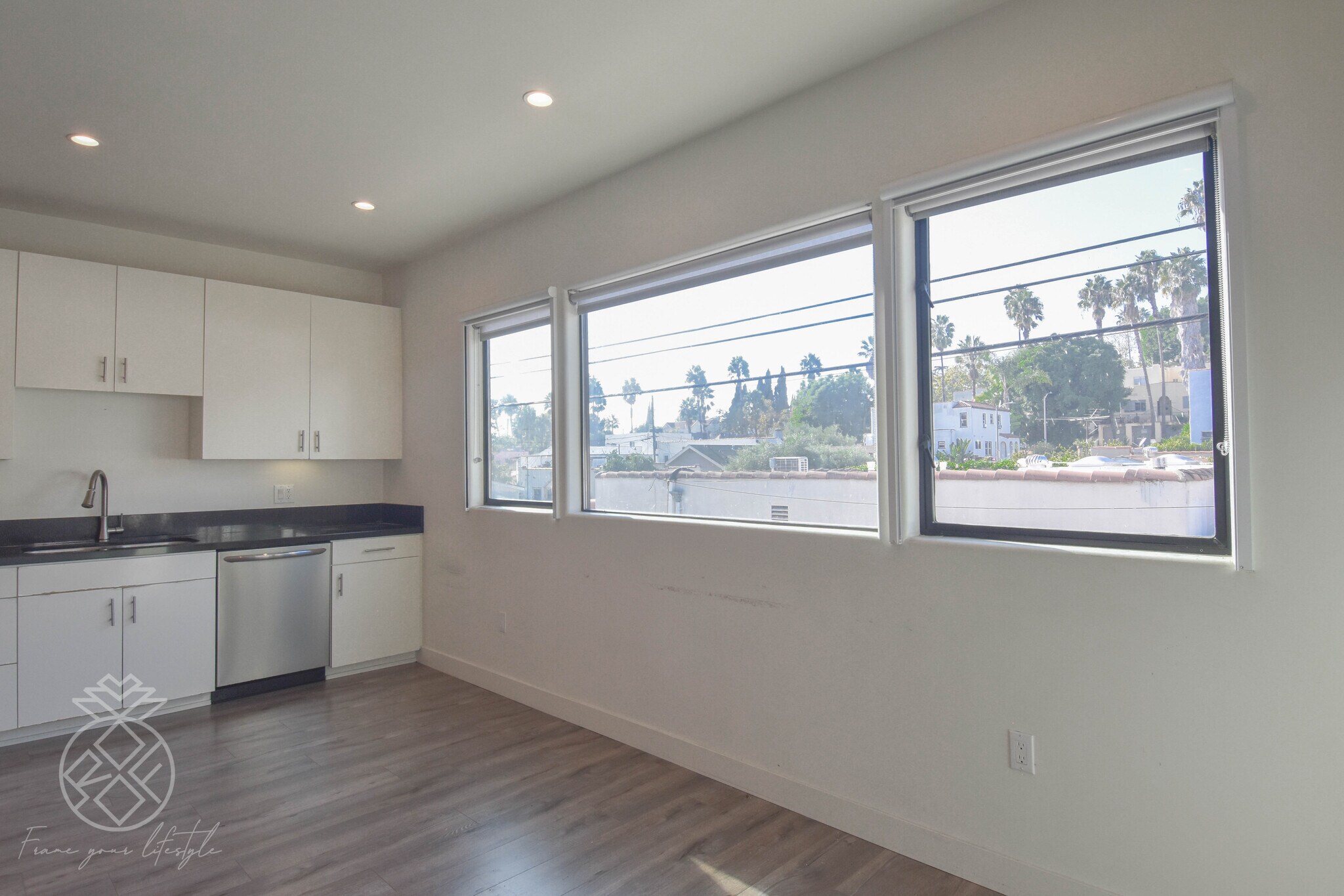 Building Photo - 905 Parkman Ave