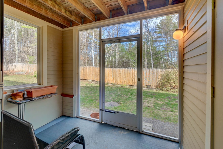 First floor direct access - 19 Saco St