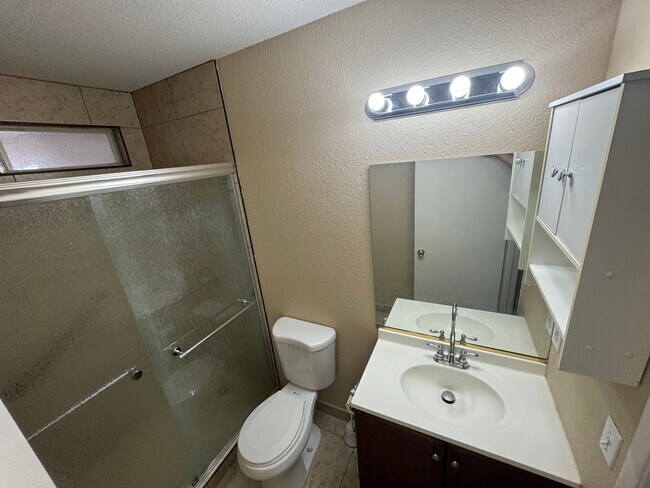 Building Photo - Charming 3-bedroom home located in the picturesque town of Pahrump!