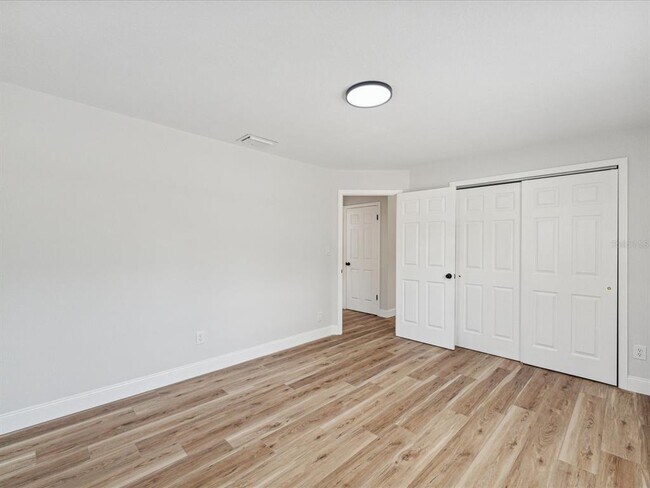 Building Photo - 5425 Waters Edge Dr